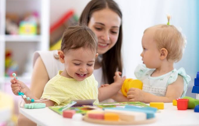 Au Pair vs. Daycare: Which Offers Better Work-Life Balance for Busy Parents?